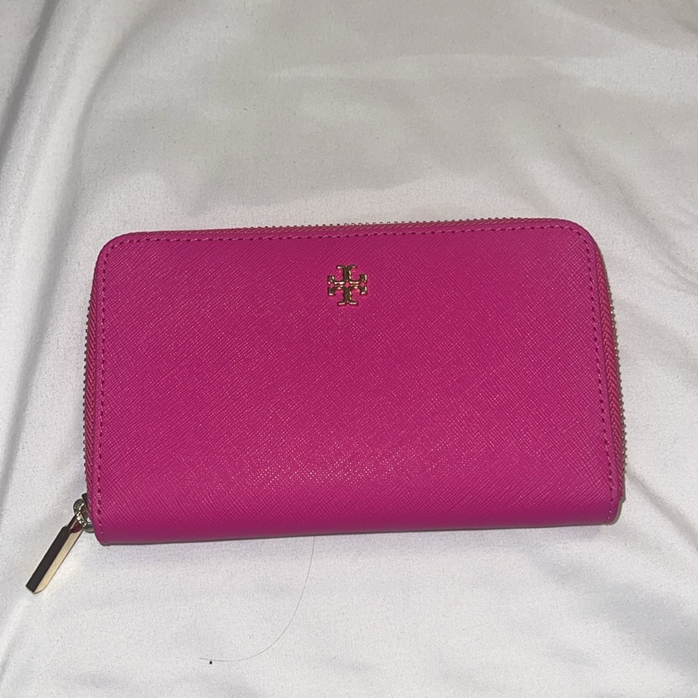 Tory Burch Robinson Zip Wallet